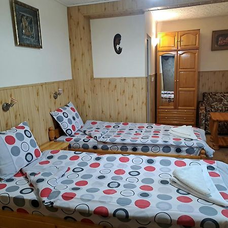Kovacha Guest House Радуил Екстериор снимка
