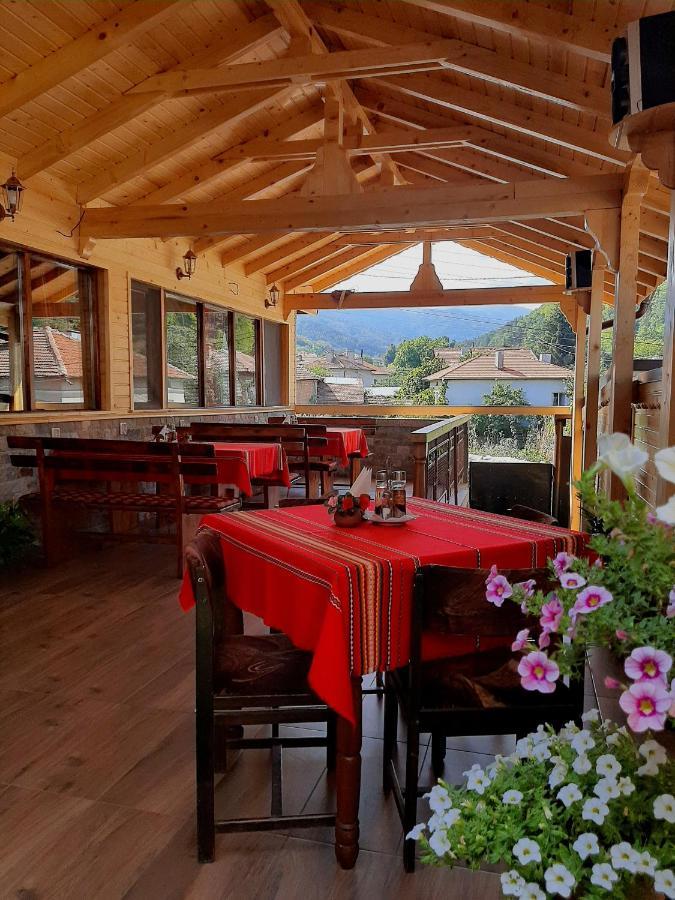 Kovacha Guest House Радуил Екстериор снимка